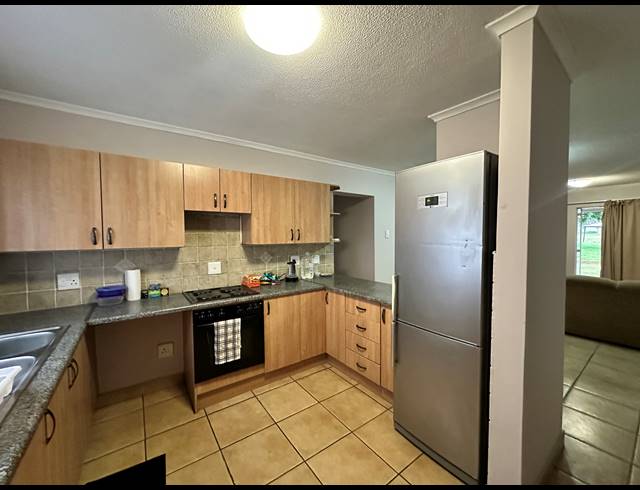 3 BEDROOM TOWNHOUSE FOR SALE IN CASTLEVIEW